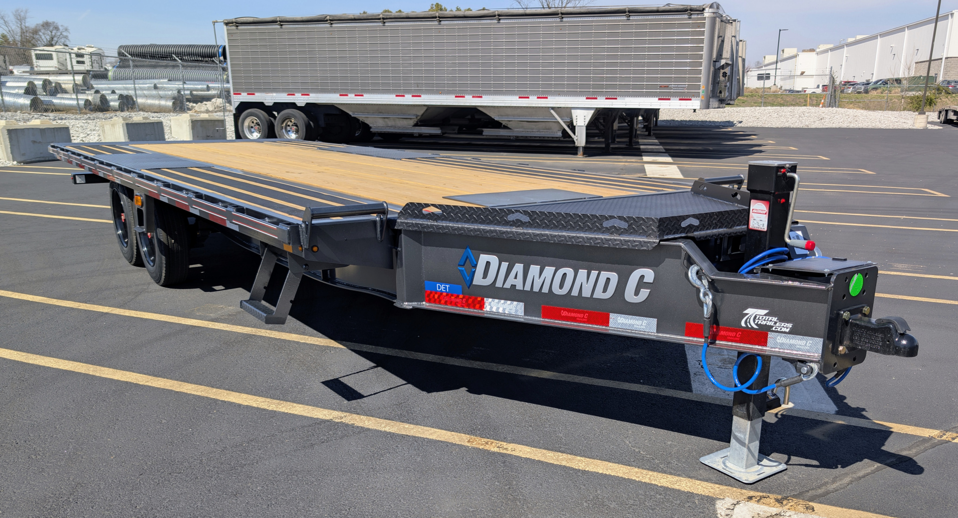 New DET 208-22' Deckover 18K (GVWR) Tilt Equipment Trailer