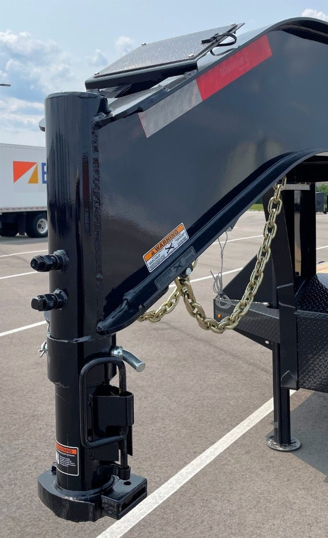 New Diamond C FMAX 212 Gooseneck Flatbed Trailer 32': Hydraulic Dove, 25,900 GVWR, Spare, Hydraulic Jacks