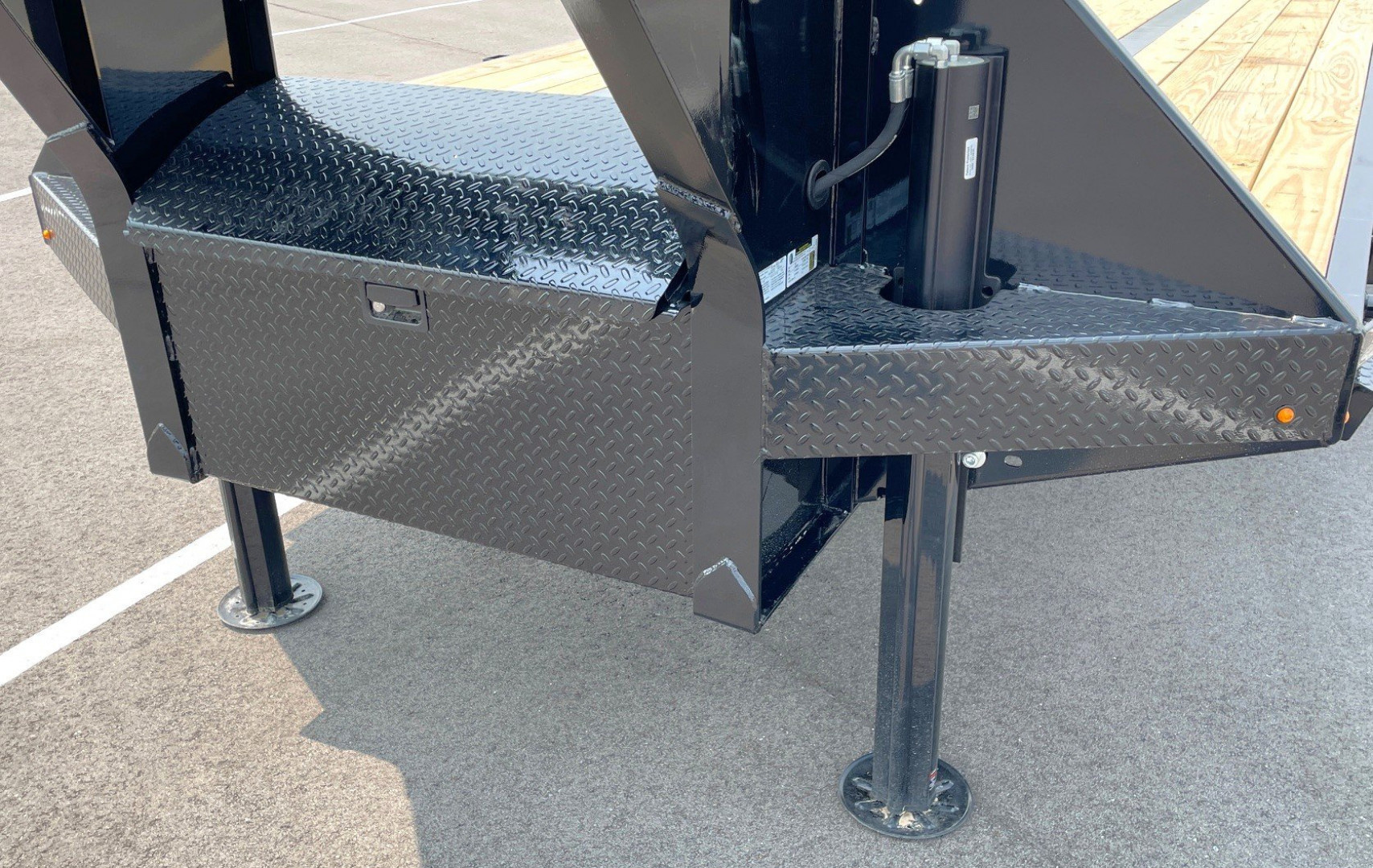 New Diamond C FMAX 212 Gooseneck Flatbed Trailer 32': Hydraulic Dove, 25,900 GVWR, Spare, Hydraulic Jacks