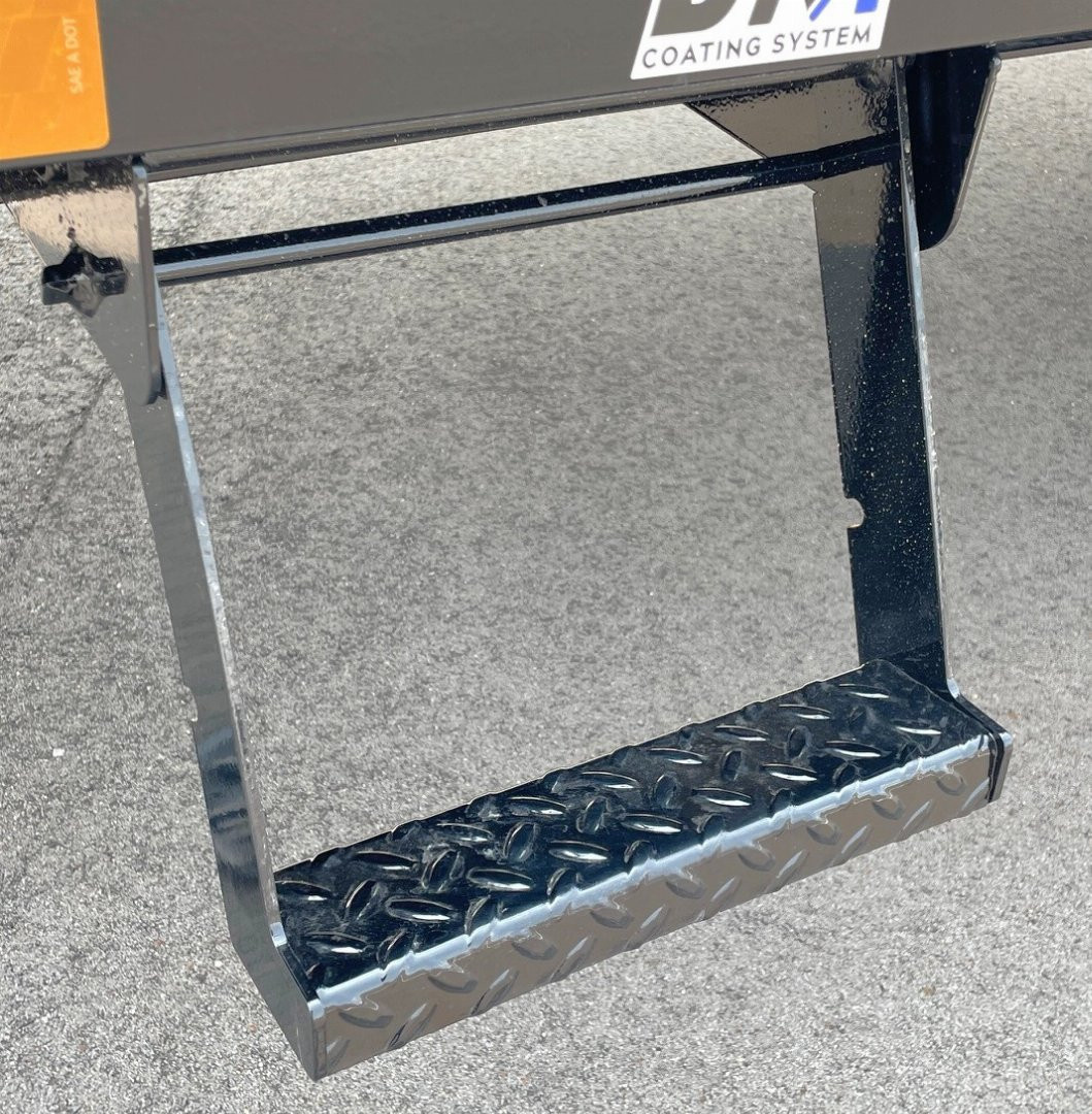 New Diamond C FMAX 212 Gooseneck Flatbed Trailer 32': Hydraulic Dove, 25,900 GVWR, Spare, Hydraulic Jacks