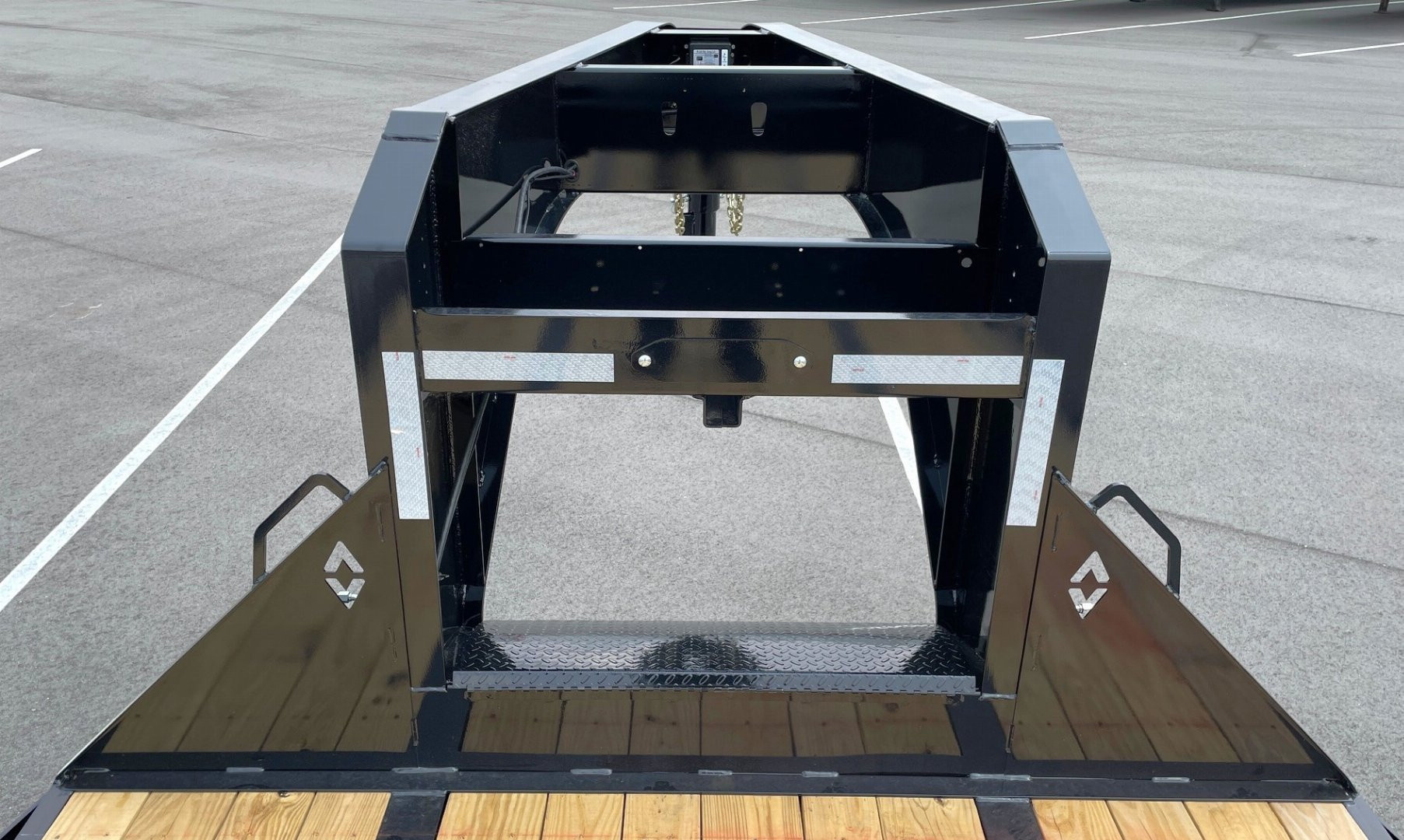 New Diamond C FMAX 212 Gooseneck Flatbed Trailer 32': Hydraulic Dove, 25,900 GVWR, Spare, Hydraulic Jacks