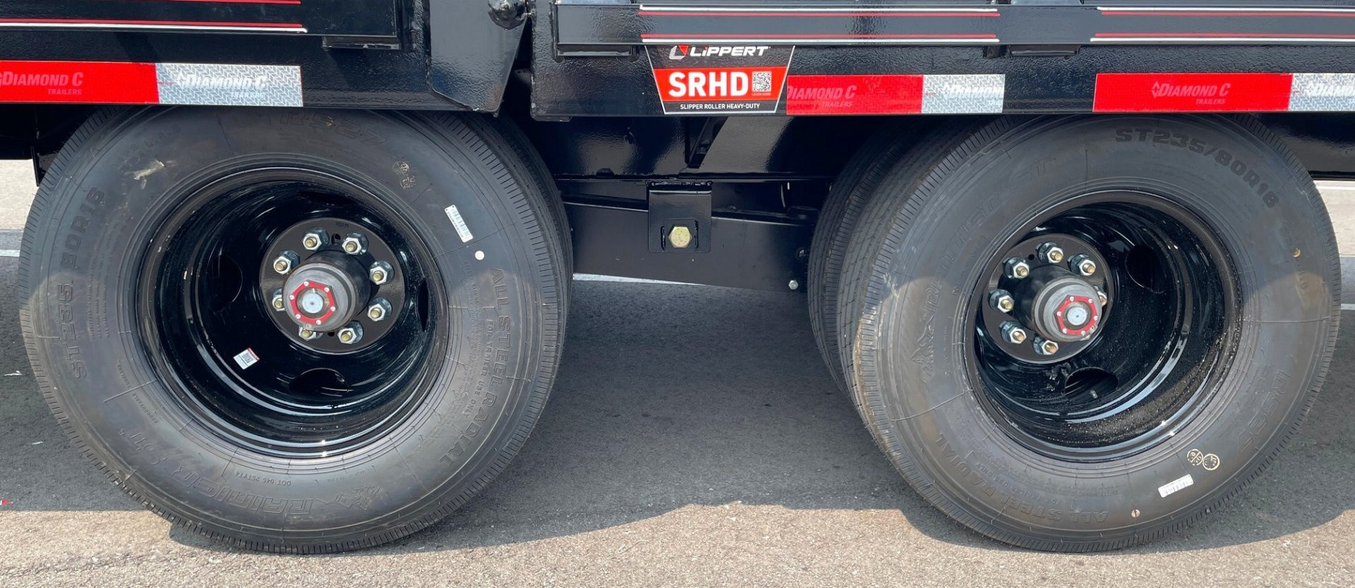 New Diamond C FMAX 212 Gooseneck Flatbed Trailer 32': Hydraulic Dove, 25,900 GVWR, Spare, Hydraulic Jacks