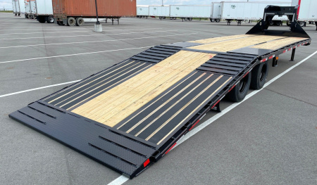 New Diamond C FMAX 212 Gooseneck Flatbed Trailer 32': Hydraulic Dove, 25,900 GVWR, Spare, Hydraulic Jacks