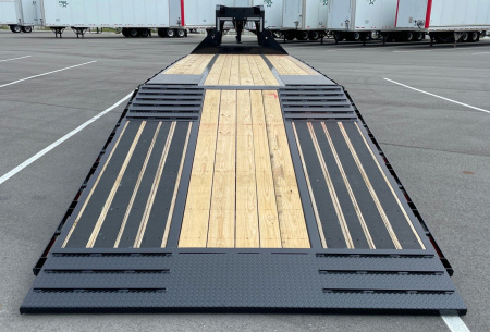 New Diamond C FMAX 212 Gooseneck Flatbed Trailer 32': Hydraulic Dove, 25,900 GVWR, Spare, Hydraulic Jacks