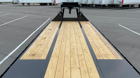 New Diamond C FMAX 212 Gooseneck Flatbed Trailer 32': Hydraulic Dove, 25,900 GVWR, Spare, Hydraulic Jacks