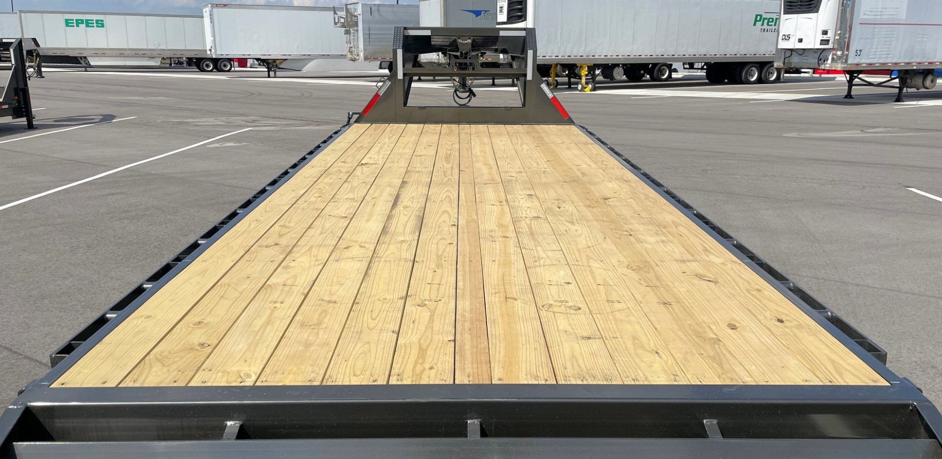 New Maxx-D GSX 20+5 Gooseneck Flatbed Trailer: Maxx-D-Out Ramps, Spare, 17.5 Tires, 18K GVWR