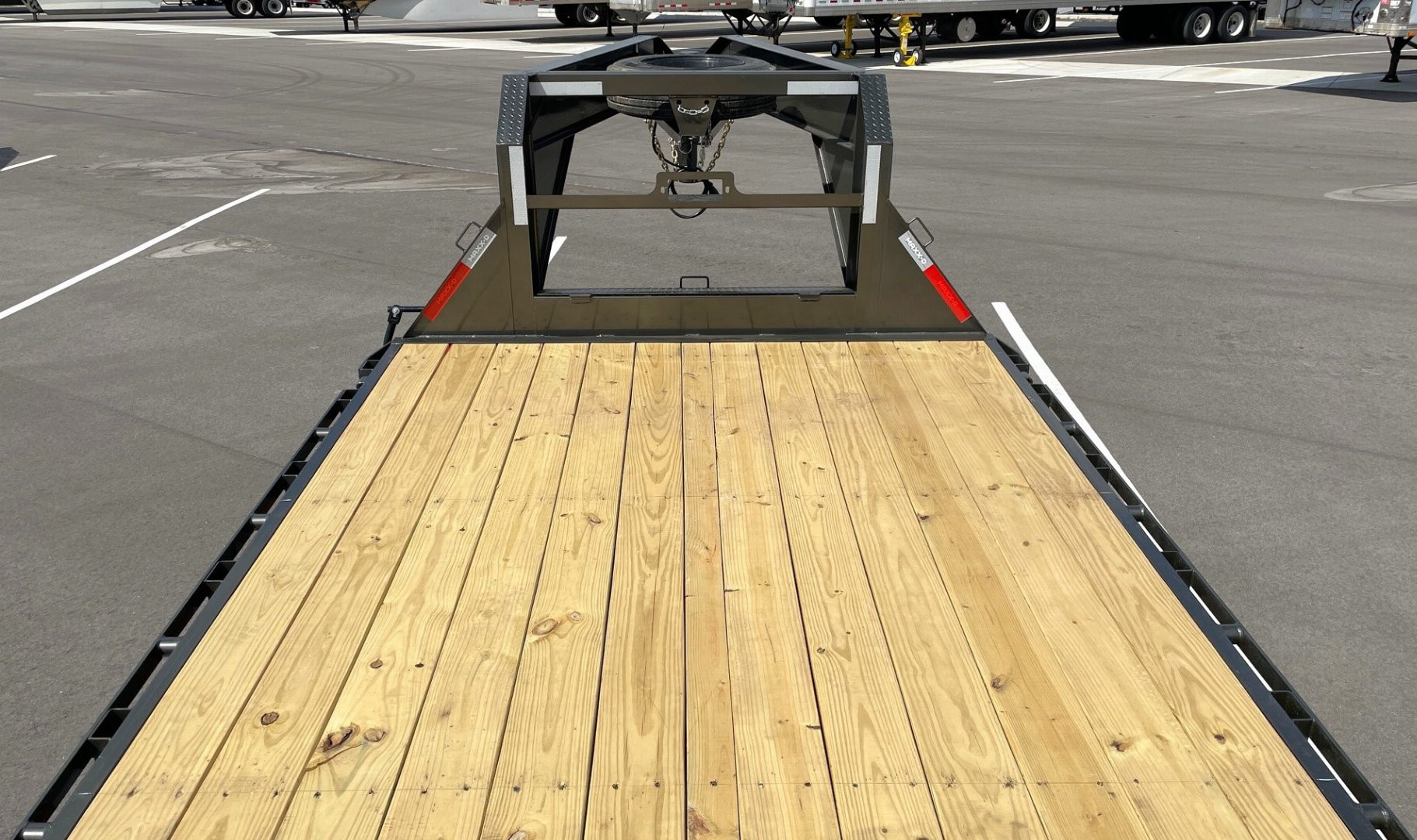 New Maxx-D GSX 20+5 Gooseneck Flatbed Trailer: Maxx-D-Out Ramps, Spare, 17.5 Tires, 18K GVWR