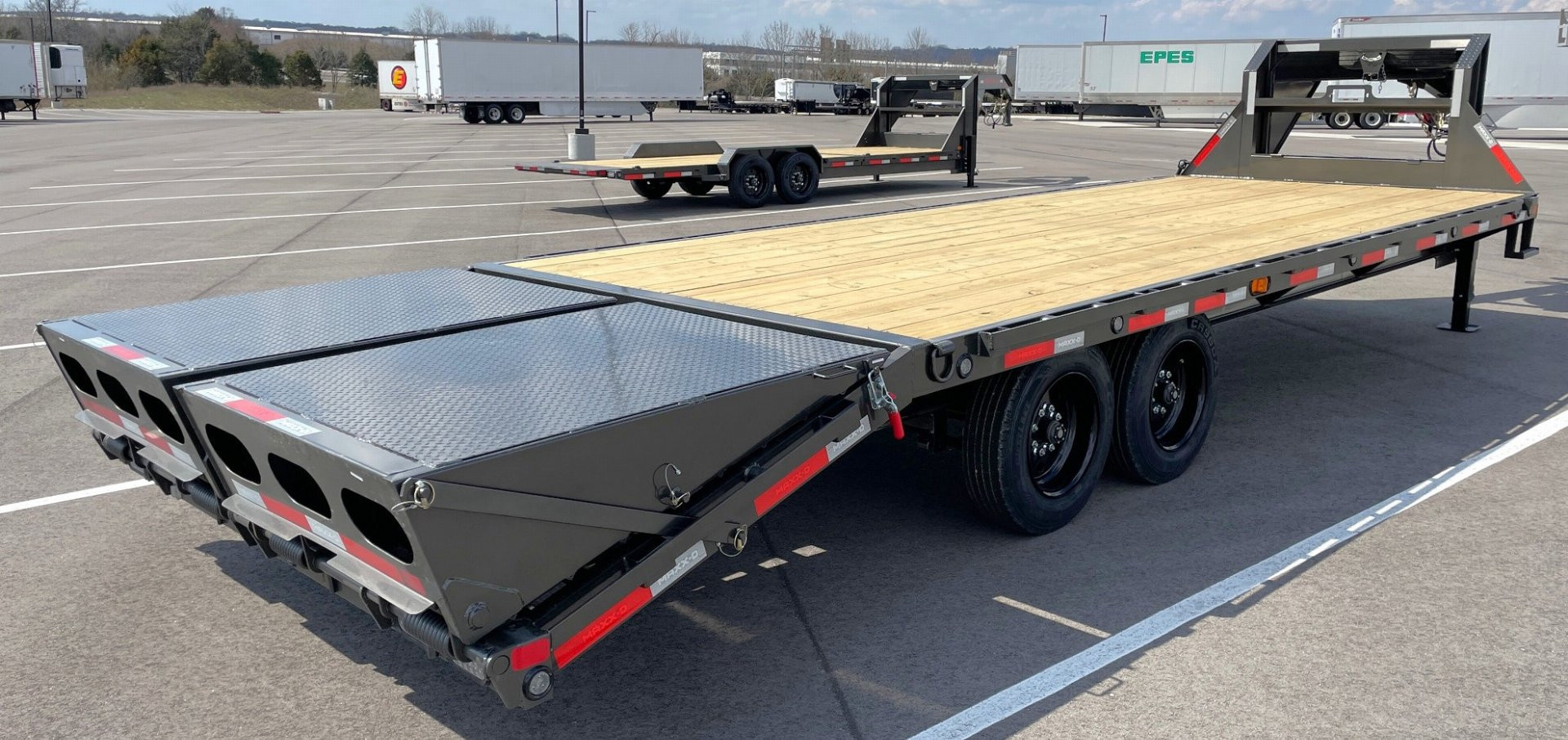 New Maxx-D GSX 20+5 Gooseneck Flatbed Trailer: Maxx-D-Out Ramps, Spare, 17.5 Tires, 18K GVWR