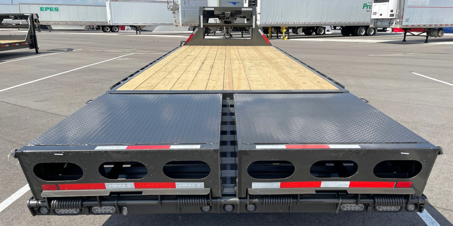 New Maxx-D GSX 20+5 Gooseneck Flatbed Trailer: Maxx-D-Out Ramps, Spare, 17.5 Tires, 18K GVWR