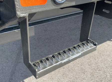 New Maxx-D GSX 20+5 Gooseneck Flatbed Trailer: Maxx-D-Out Ramps, Spare, 17.5 Tires, 18K GVWR