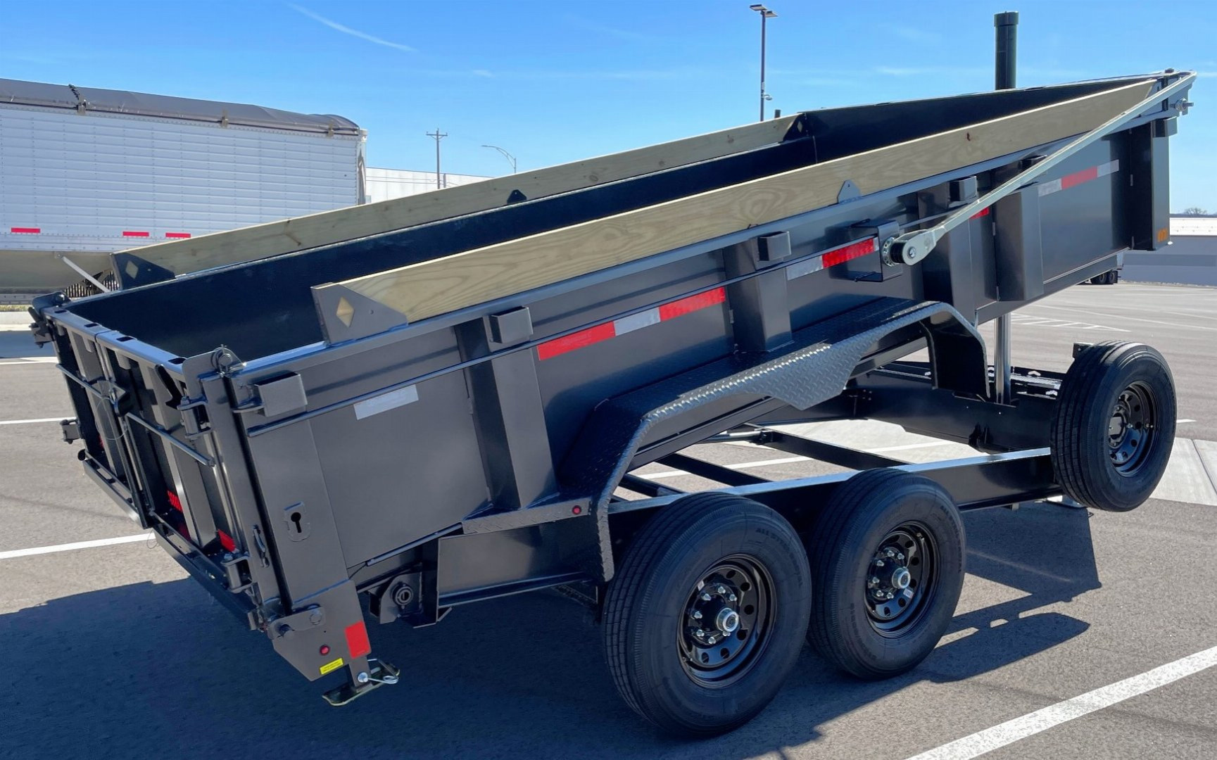 New Diamond C 14' LPT-207 Dump Trailer: 14,900 GVWR , Spare, Ramps, Solar, 24" Sides
