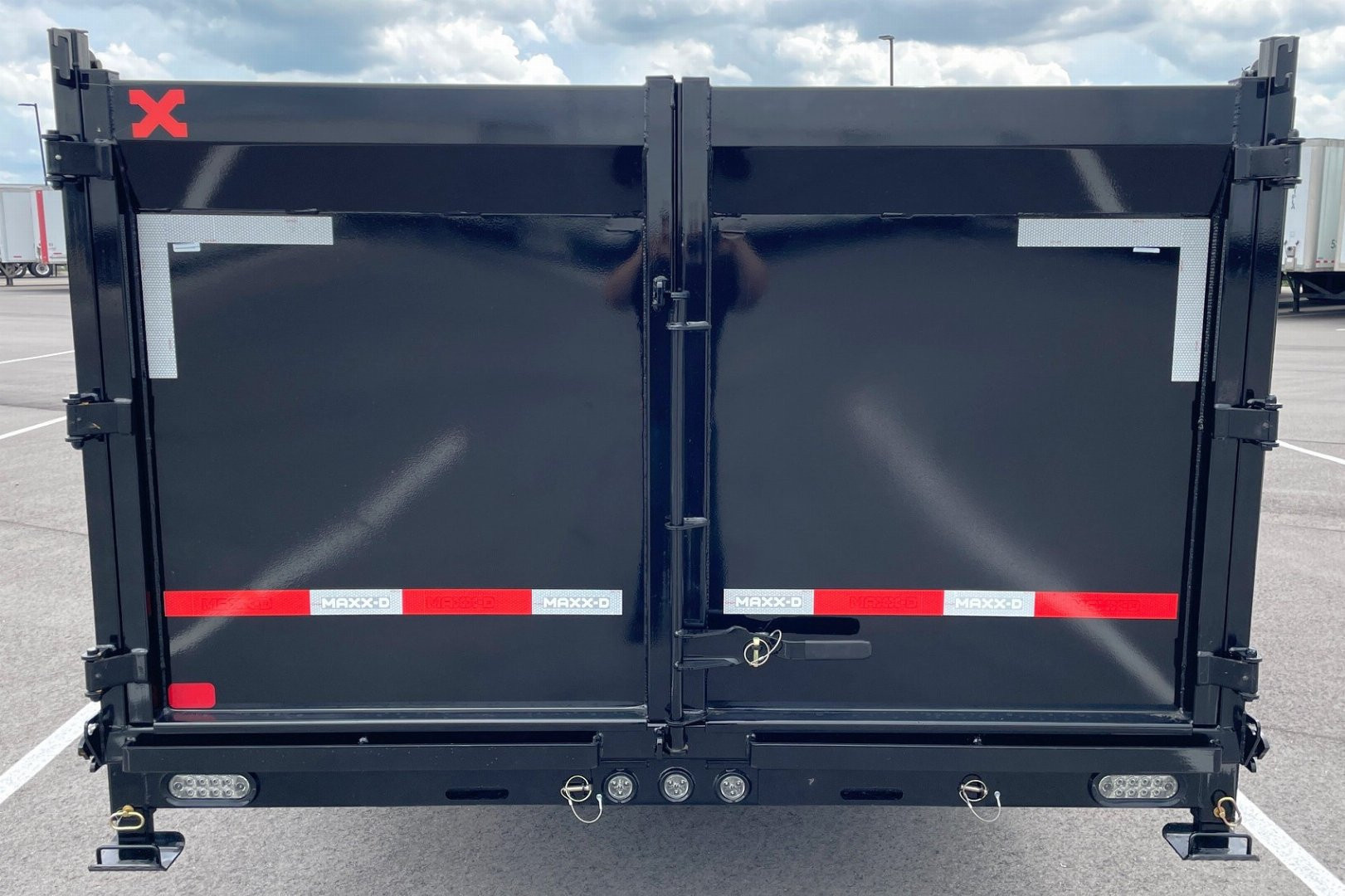 New MAXX-D DSX 83"x 20' Super Heavy Duty Gooseneck Dump Trailer: 21,000 GVWR, 7 Gauge Floor, Spare