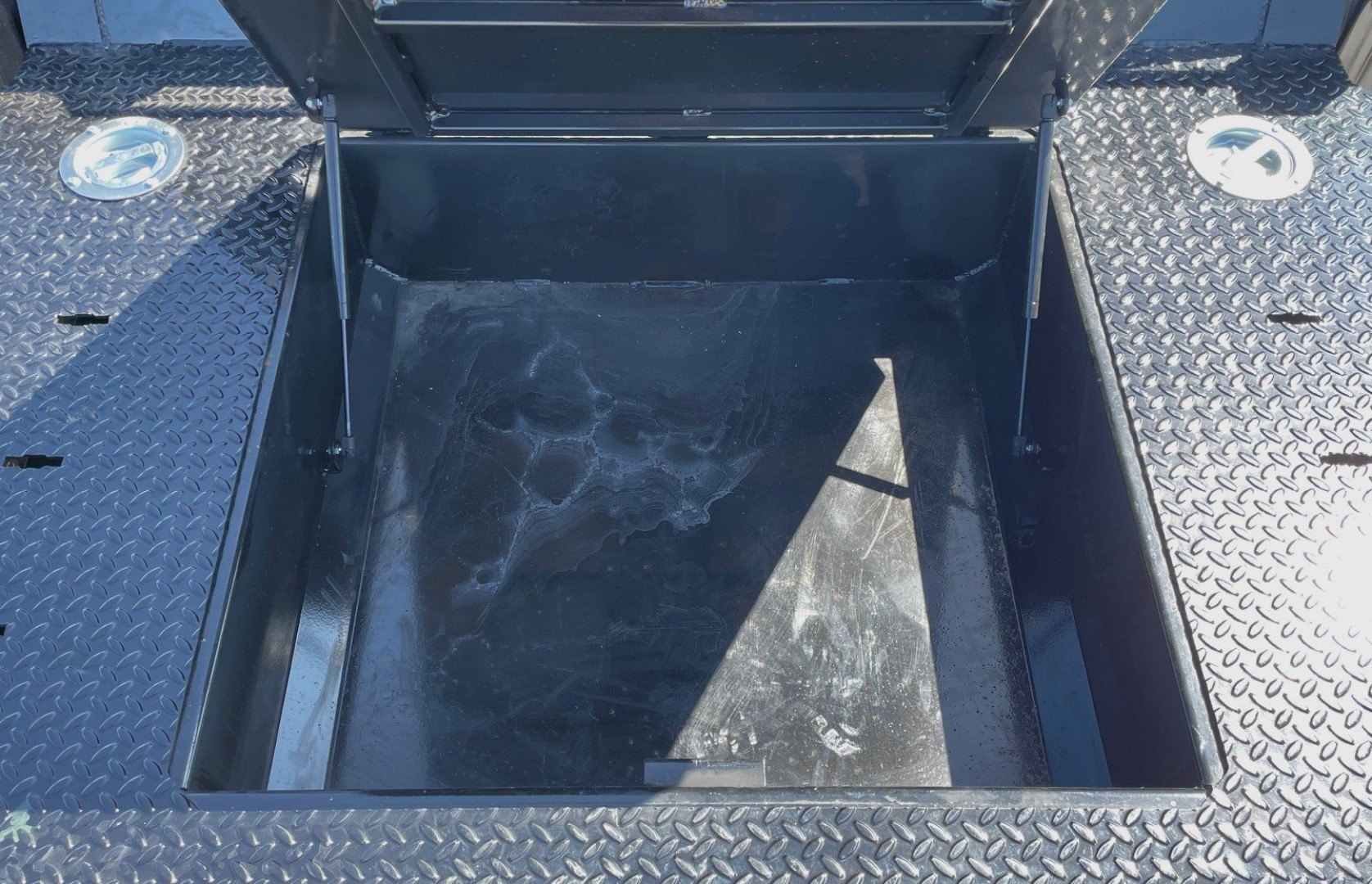 New Horizon HET 26'x102" Gooseneck Gravity Tilt Equipment Trailer 22,400 GVWR Drive Over Fenders