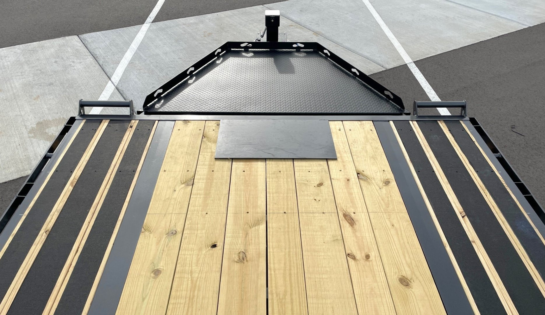 New Diamond C Trailers DET 22' Power Tilt Deck over Trailer 18,000LB, Non Skid Floor, 8K Axles, 17.5" Tires