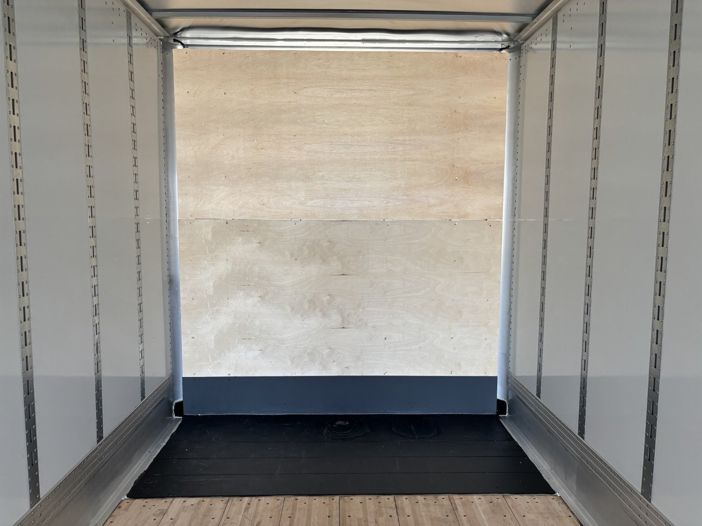 New 2026 Great Dane Dry Van High Base Rail 24" Logistics Posts