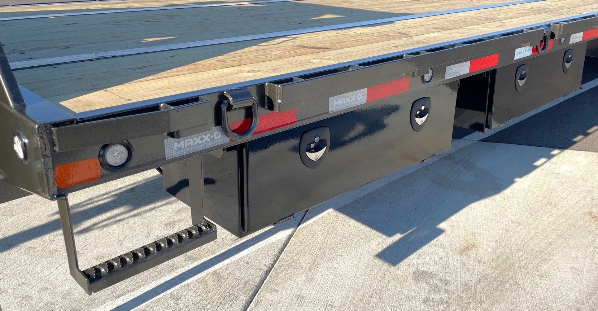 New MAXX-D YDX 102"x 34' Gooseneck Hydraulic Dove Flatbed Trailer 25,990 (GVWR) Wireless Remote, Spare