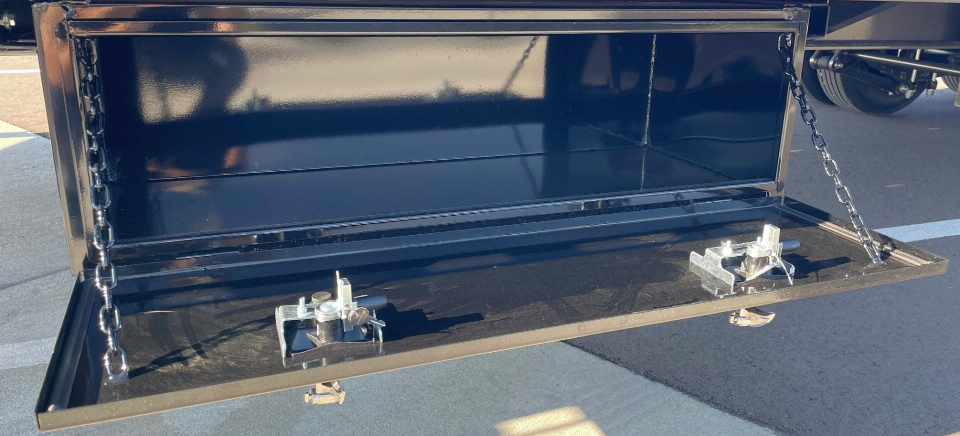 New MAXX-D YDX 102"x 34' Gooseneck Hydraulic Dove Flatbed Trailer 25,990 (GVWR) Wireless Remote, Spare