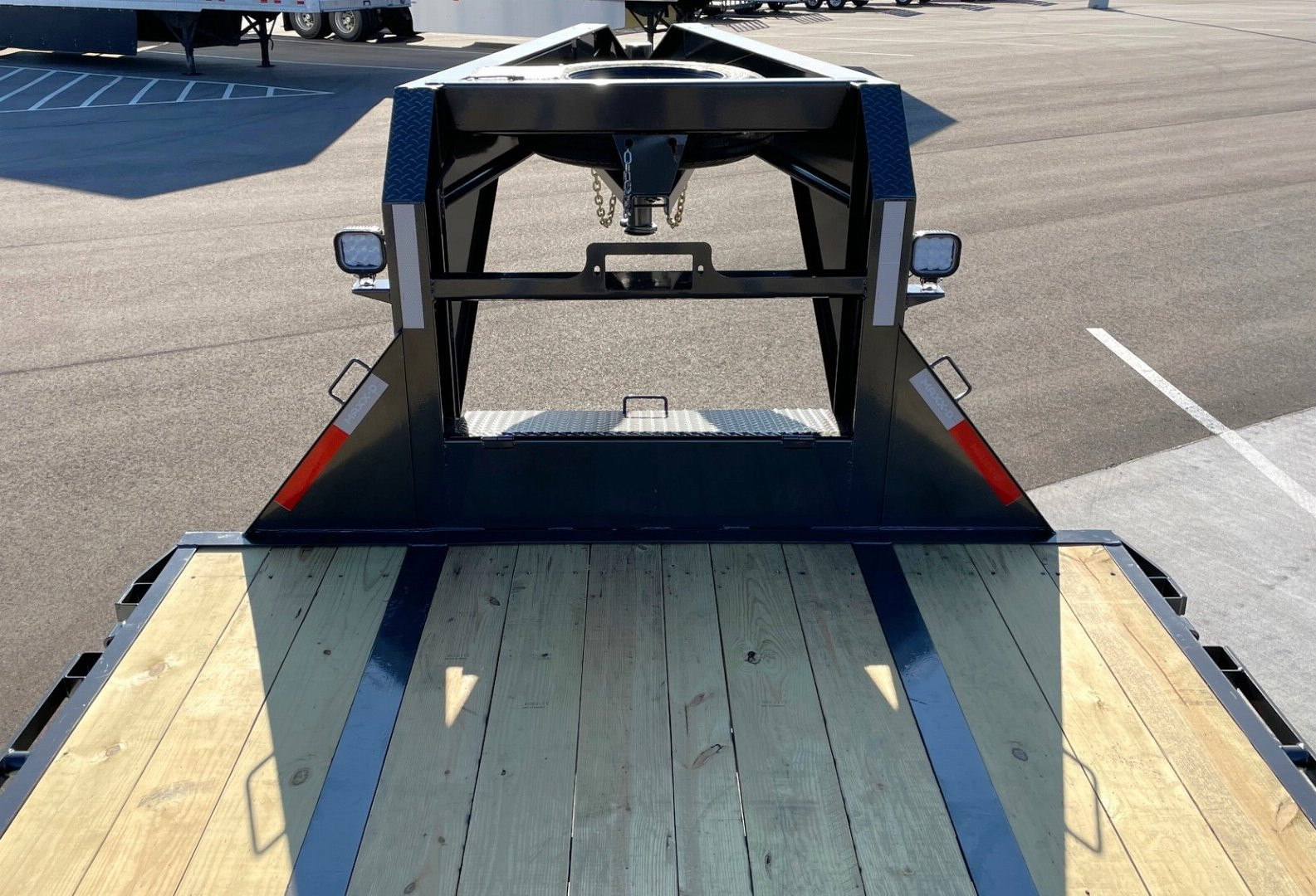 New MAXX-D YDX 102"x 34' Gooseneck Hydraulic Dove Flatbed Trailer 25,990 (GVWR) Wireless Remote, Spare