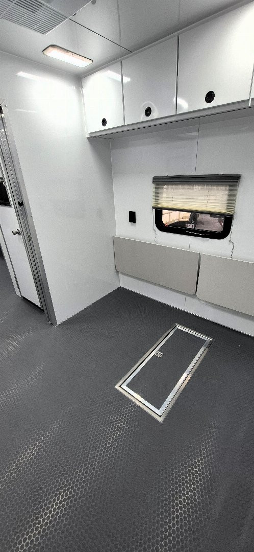 New 24’ Front Office Medical / Office Trailer w/ Bathroom, Generator