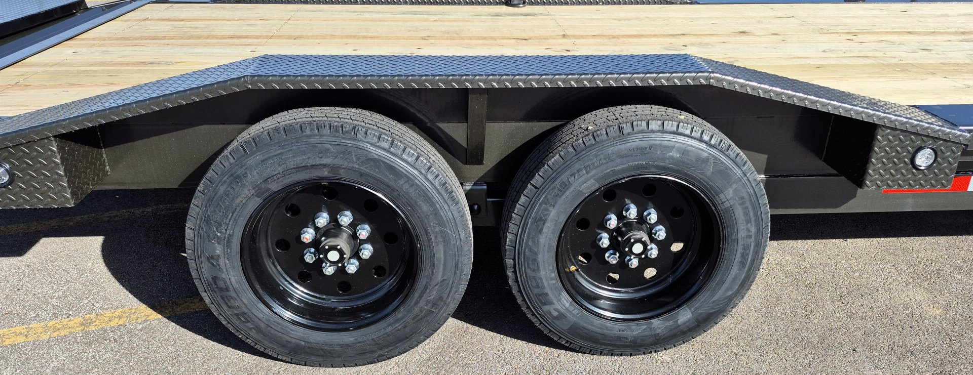 New MAXX-D H8X 102"x 24' Gooseneck Equipment Trailer 18,000(GVWR), Drive Over Fenders, Spare