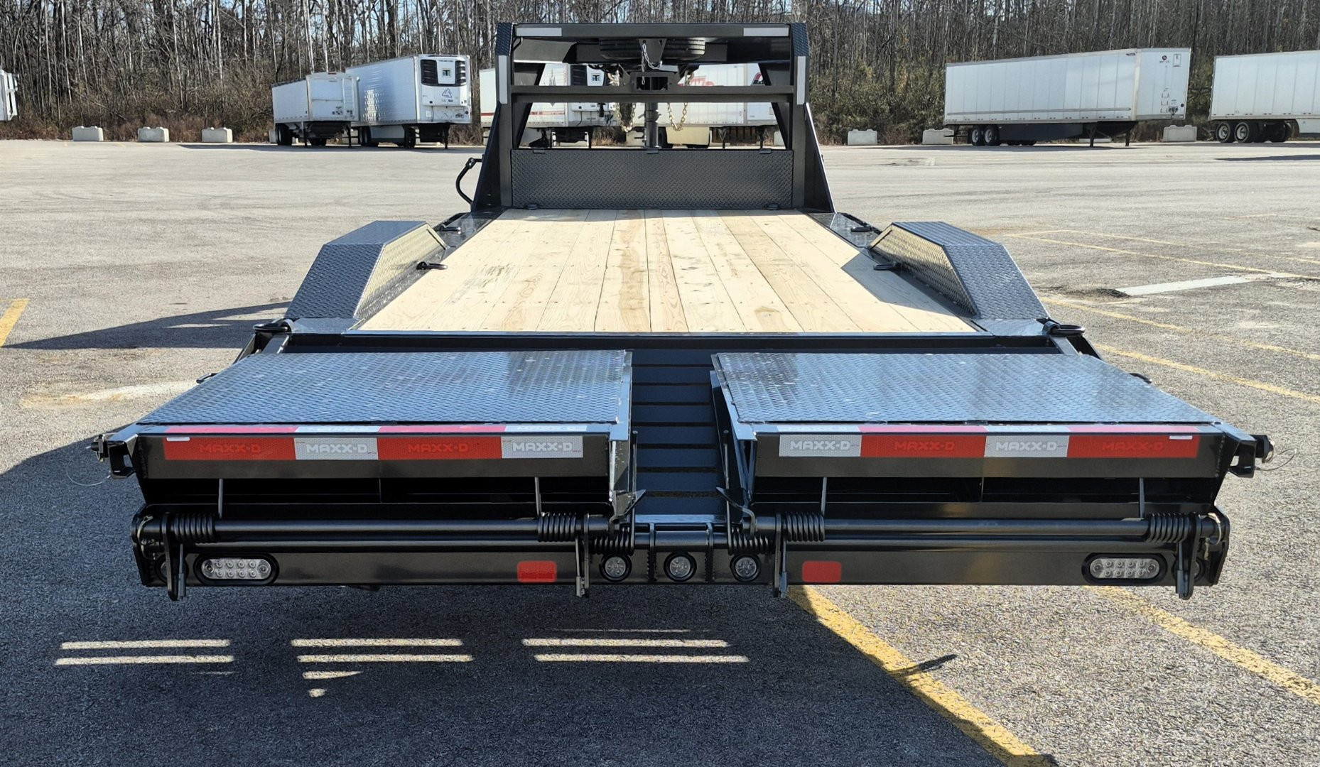 New MAXX-D H8X 102"x 24' Gooseneck Equipment Trailer 18,000(GVWR), Drive Over Fenders, Spare