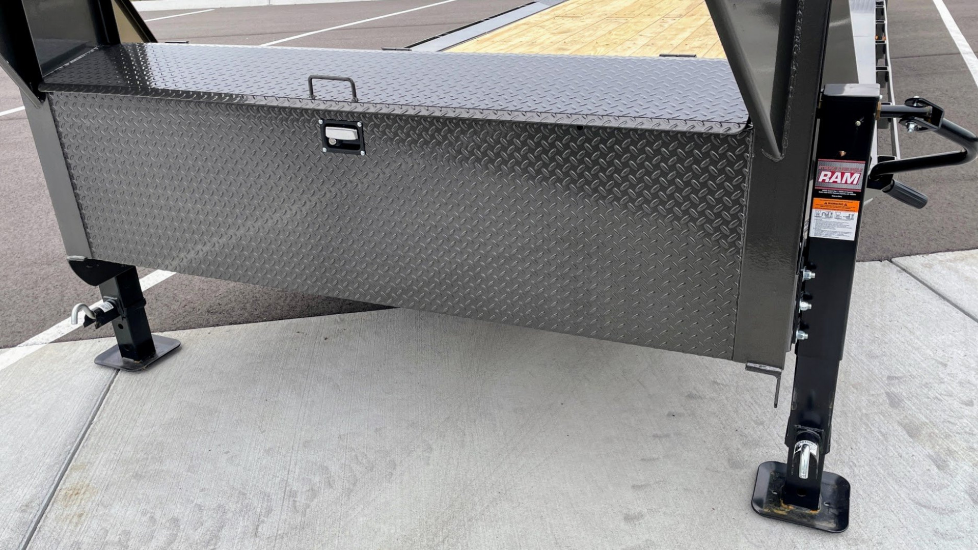 New MAXX-D H8X 102"x 32' Gooseneck Equipment Trailer 18,000(GVWR), Drive Over Fenders, Spare