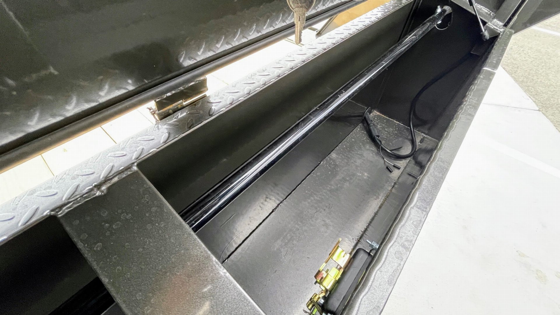 New MAXX-D H8X 102"x 32' Gooseneck Equipment Trailer 18,000(GVWR), Drive Over Fenders, Spare