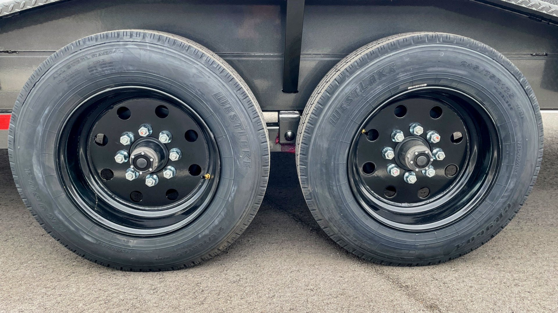 New MAXX-D H8X 102"x 32' Gooseneck Equipment Trailer 18,000(GVWR), Drive Over Fenders, Spare