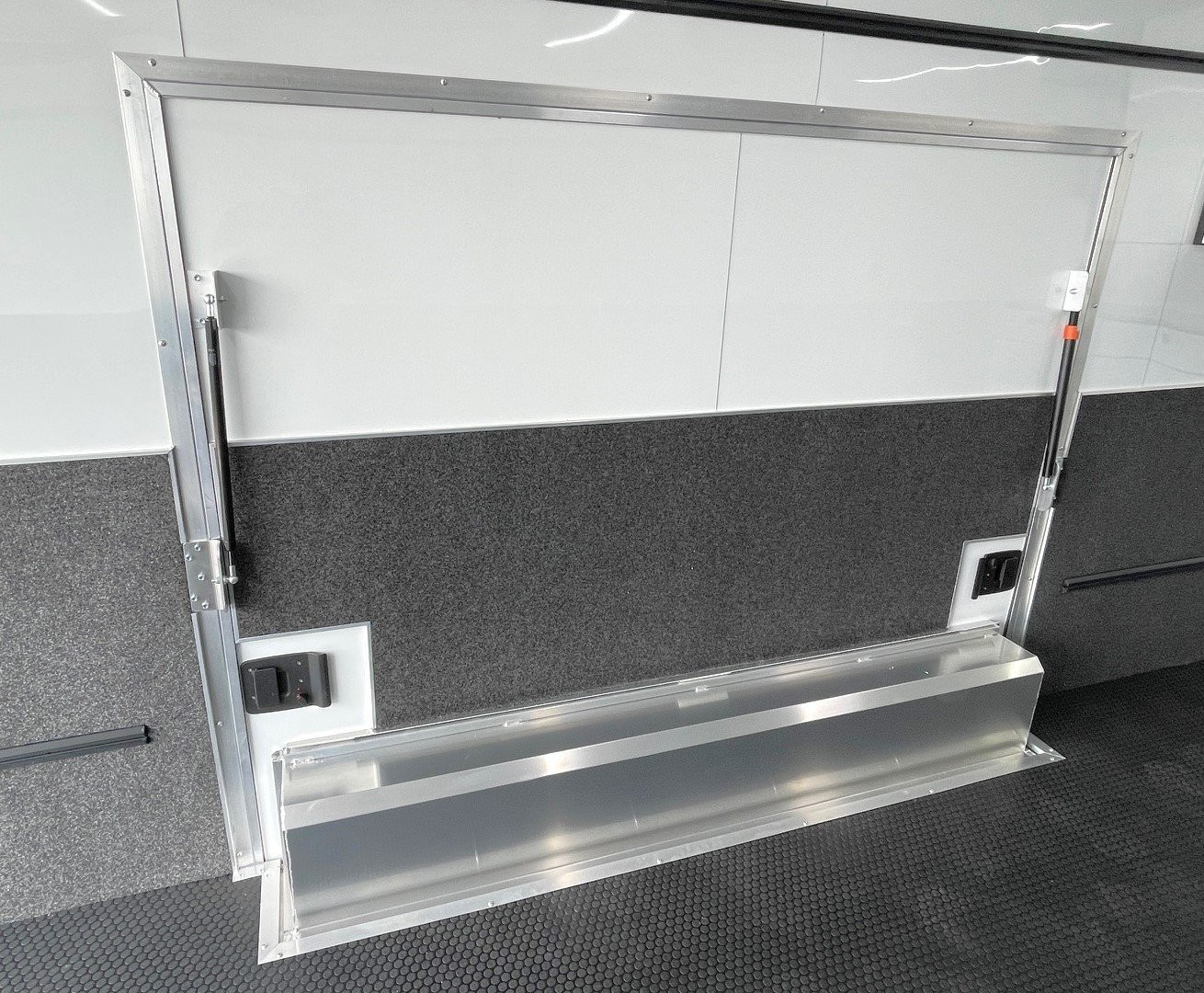 new-atc-8-5-x-24-enclosed-aluminum-car-hauler-racing-trailer