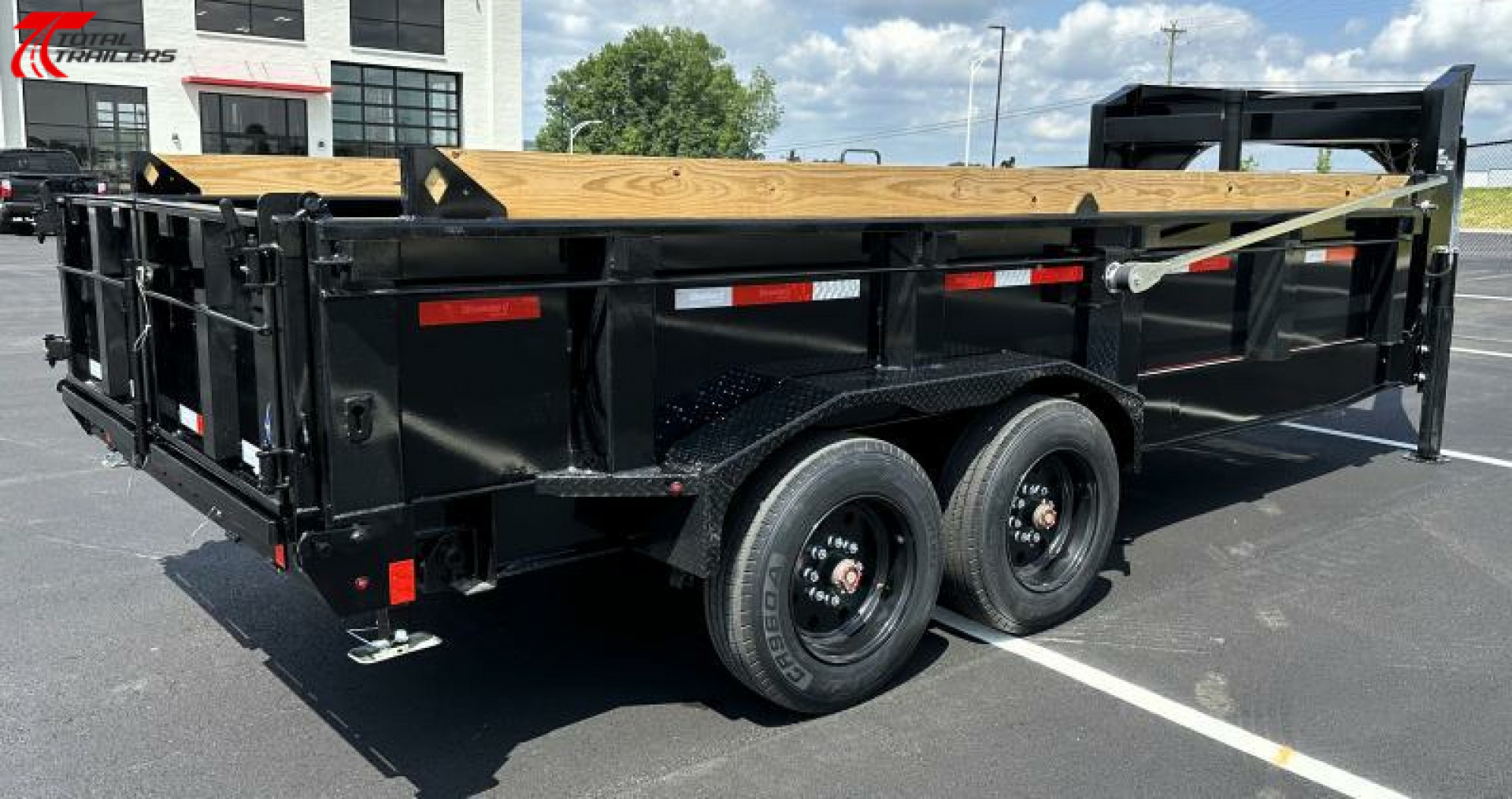 New Diamond C 16' Gooseneck Dump Trailer 18,000LB, Pacesetter, 7GA, Hydraulic Jack, 17.5" Tires