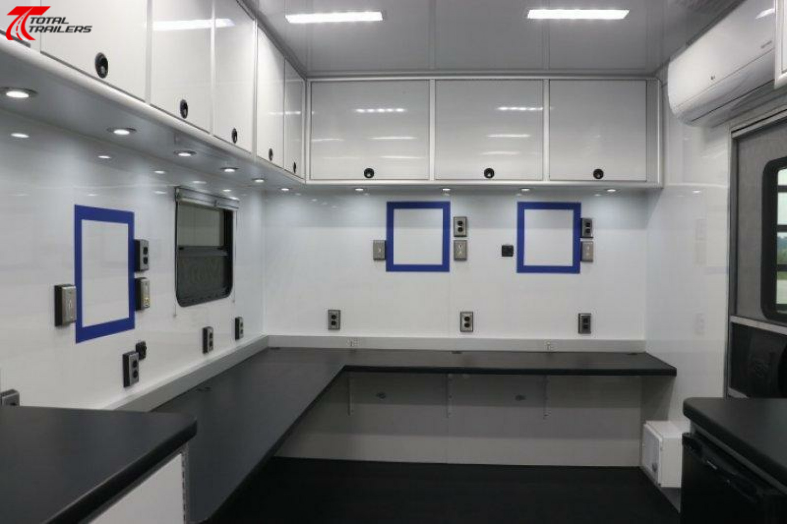 New 36' Gooseneck Command Trailer w/ Masts