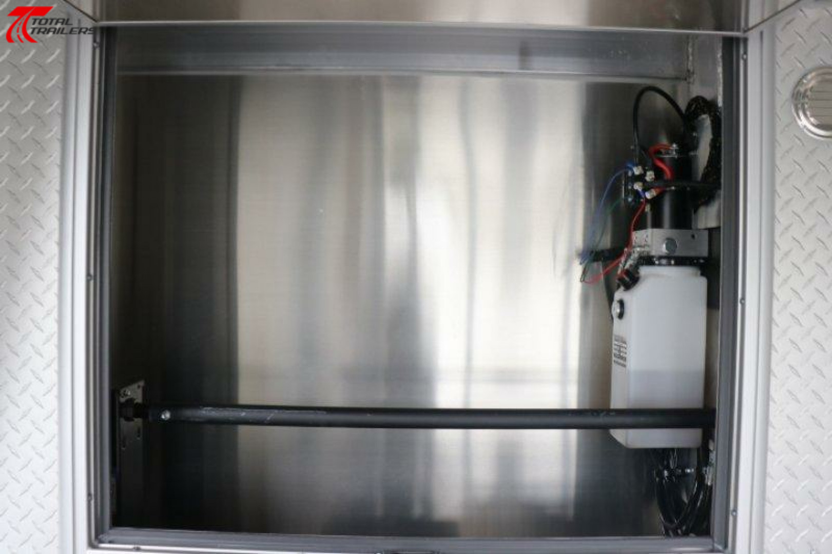 New 36' Gooseneck Command Trailer w/ Masts