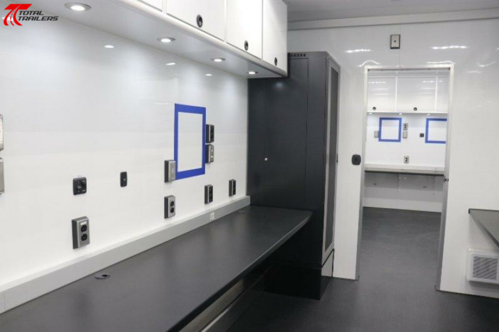 New 36' Gooseneck Command Trailer w/ Masts