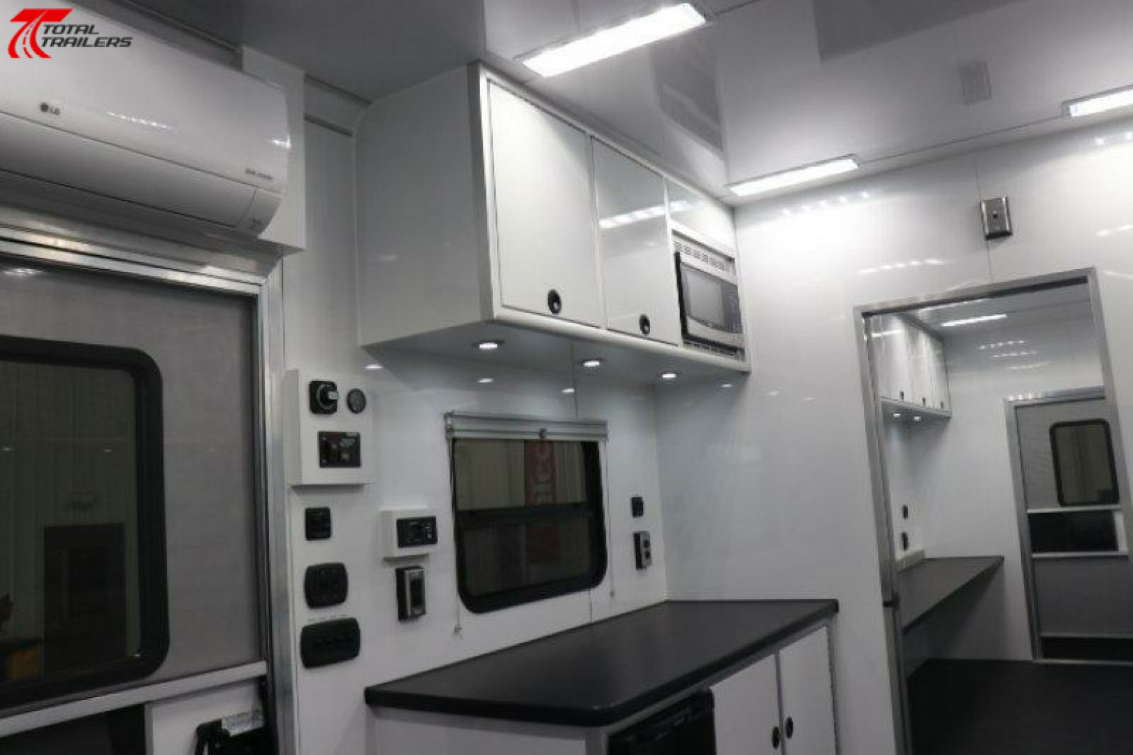 New 36' Gooseneck Command Trailer w/ Masts