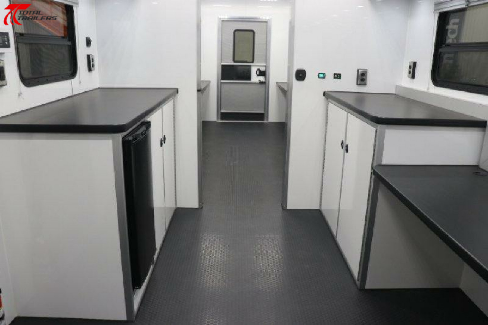 New 36' Gooseneck Command Trailer w/ Masts