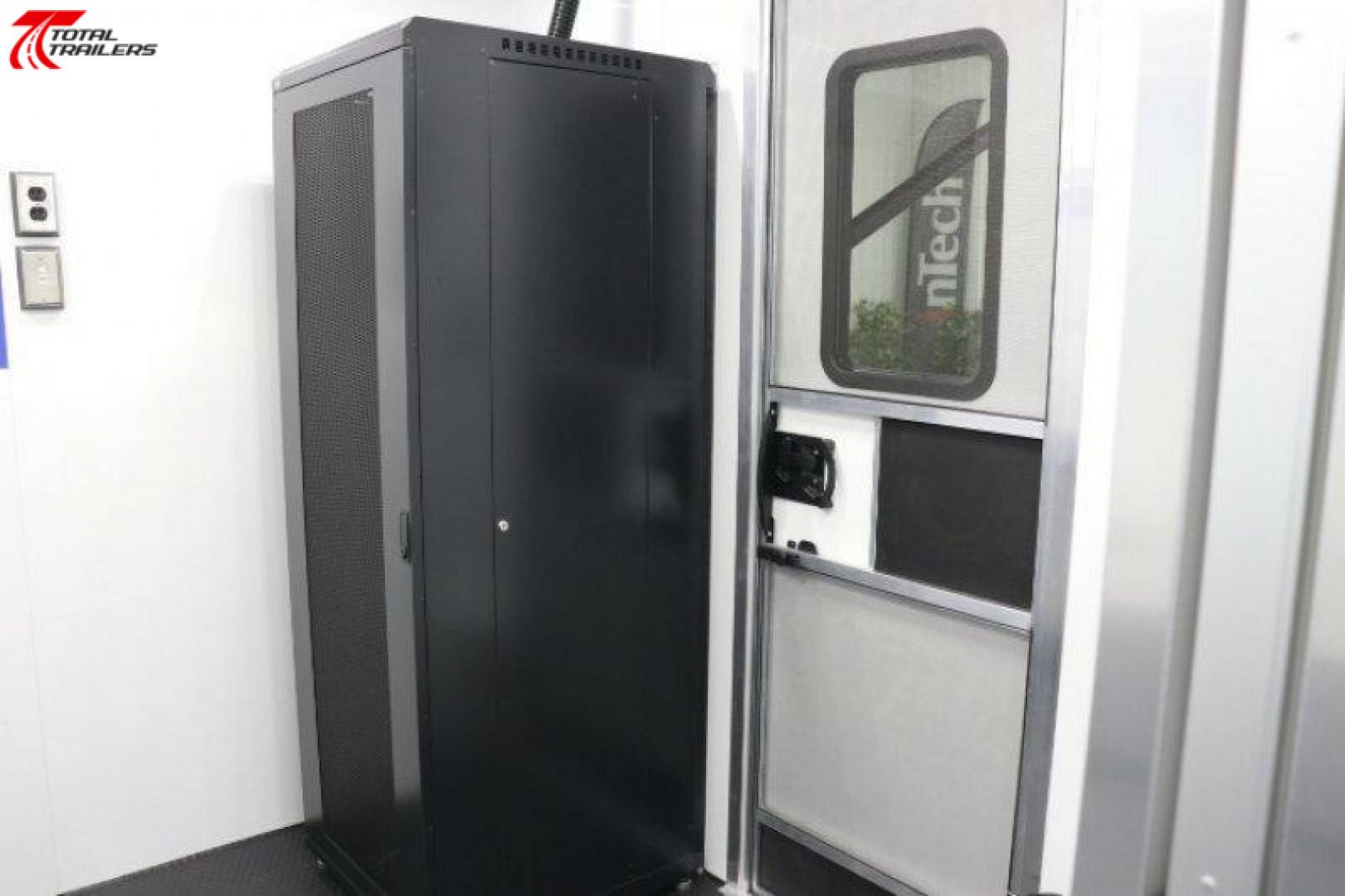 New Gooseneck Mobile Command Trailer w/ Mast Specialty Trailer