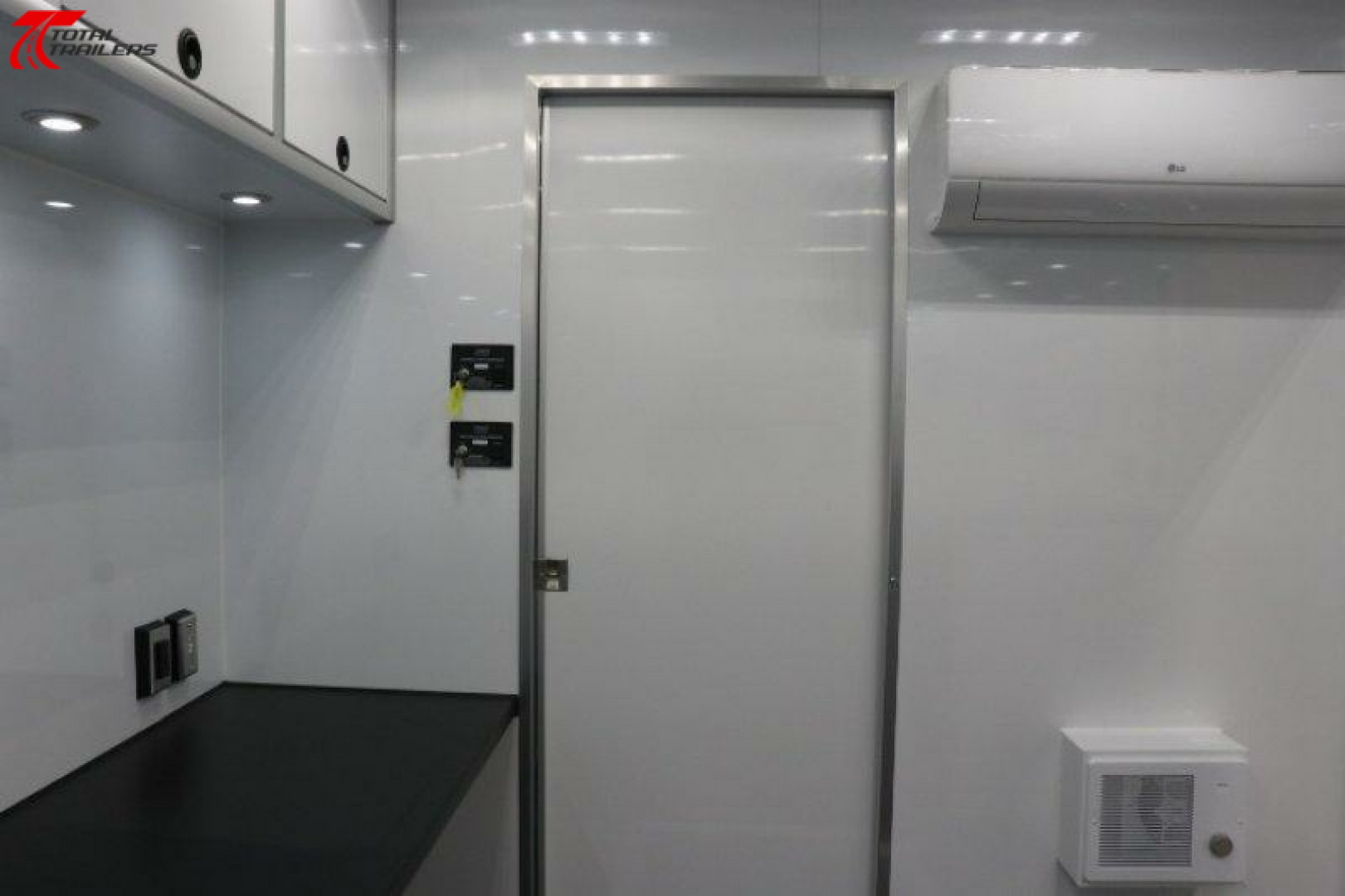 New Gooseneck Mobile Command Trailer w/ Mast Specialty Trailer