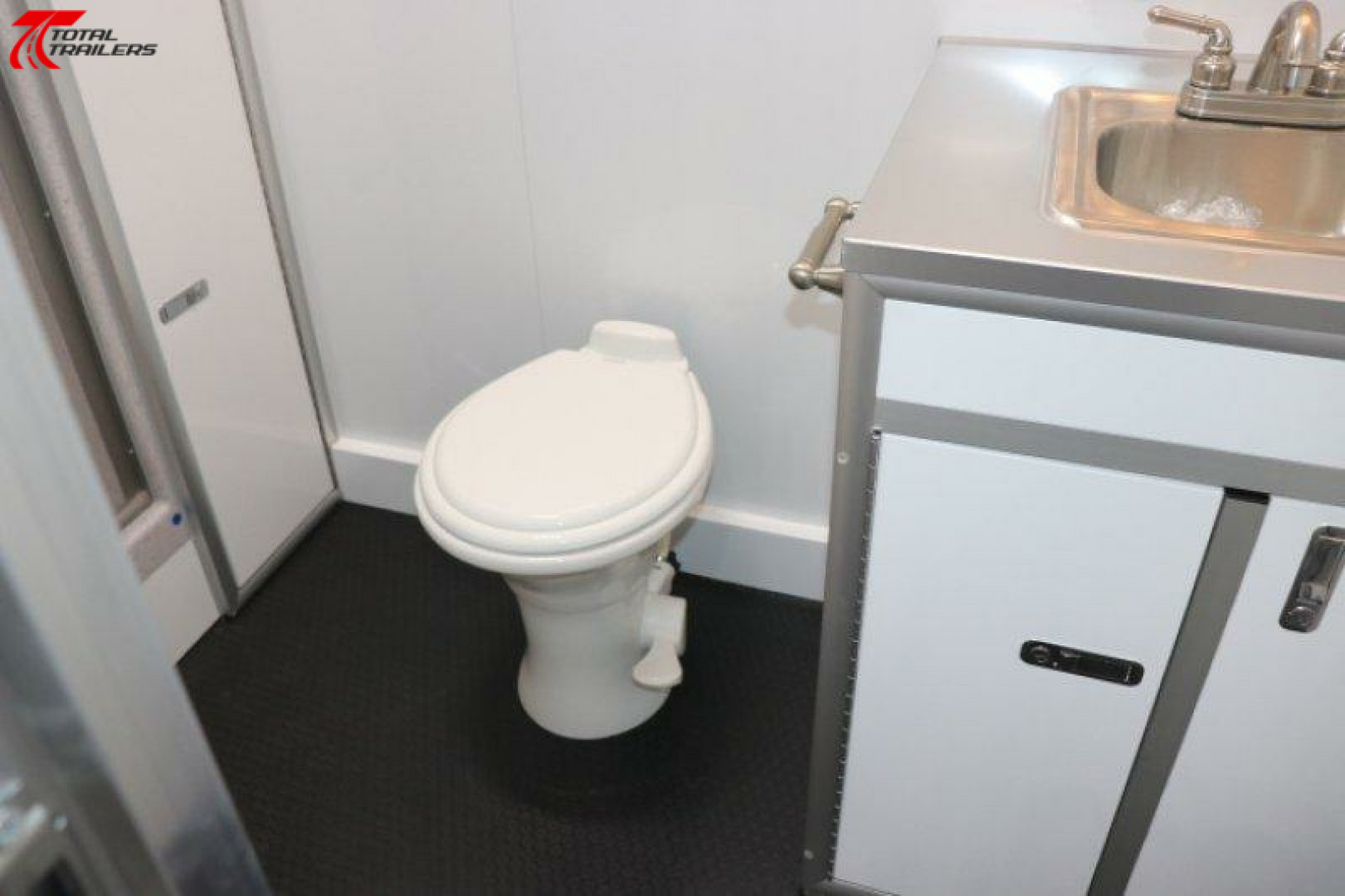 New 30' Command Trailer w/ Bathroom