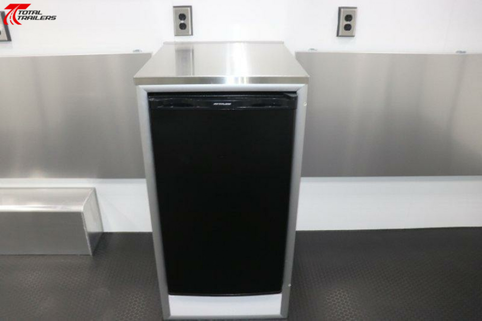 New 30' Command Trailer w/ Bathroom