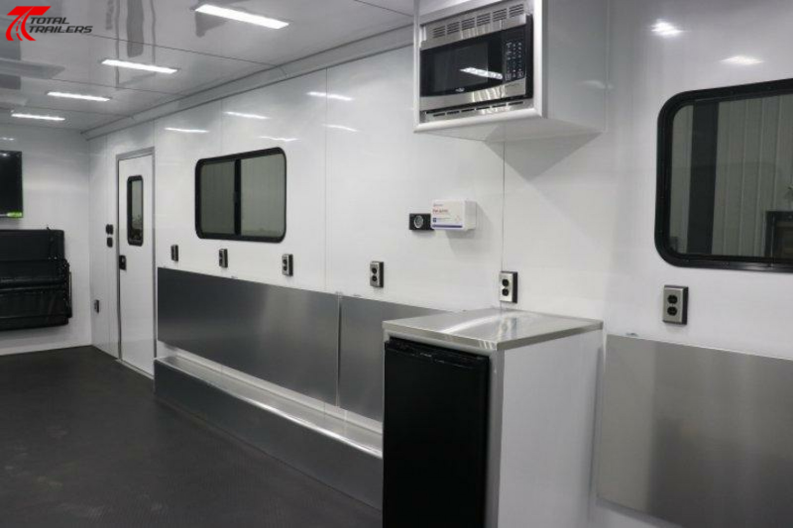 New 30' Command Trailer w/ Bathroom