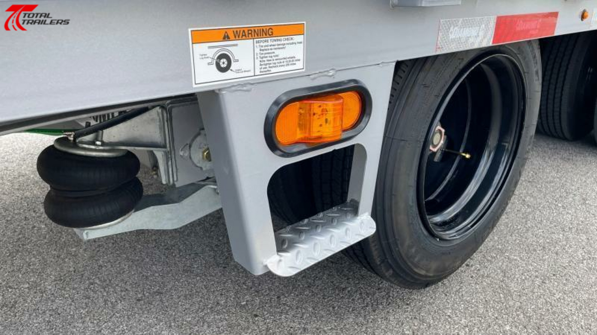 New (CLEARANCE) Diamond C Trailers SDX212 - 50' 25,900lb (GVWR) Max Ramps, Air-Ride, EOH Brakes Step Deck Flatbed Trailer