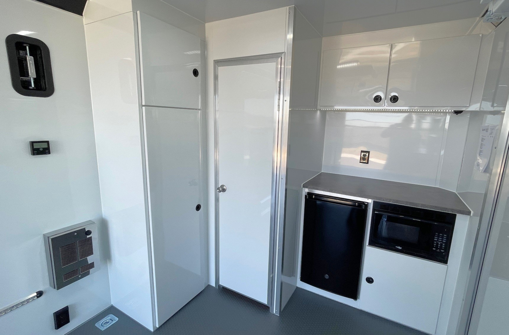 New 8.5 X 20 Office Trailer w/ Bathroom / 20' Command Trailer