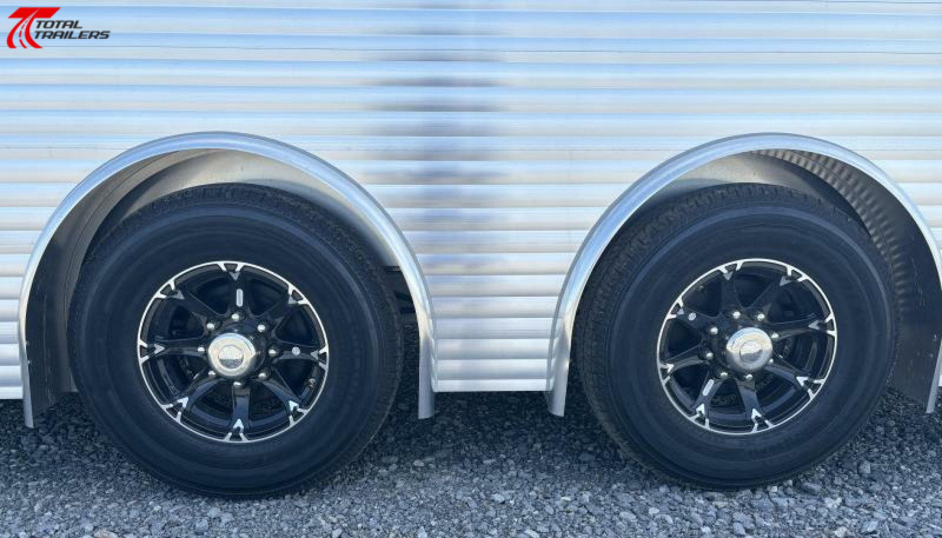 New CLEARANCE! Sundowner Trailers 8.5 x 32 Aluminum Gooseneck Enclosed Cargo Trailer