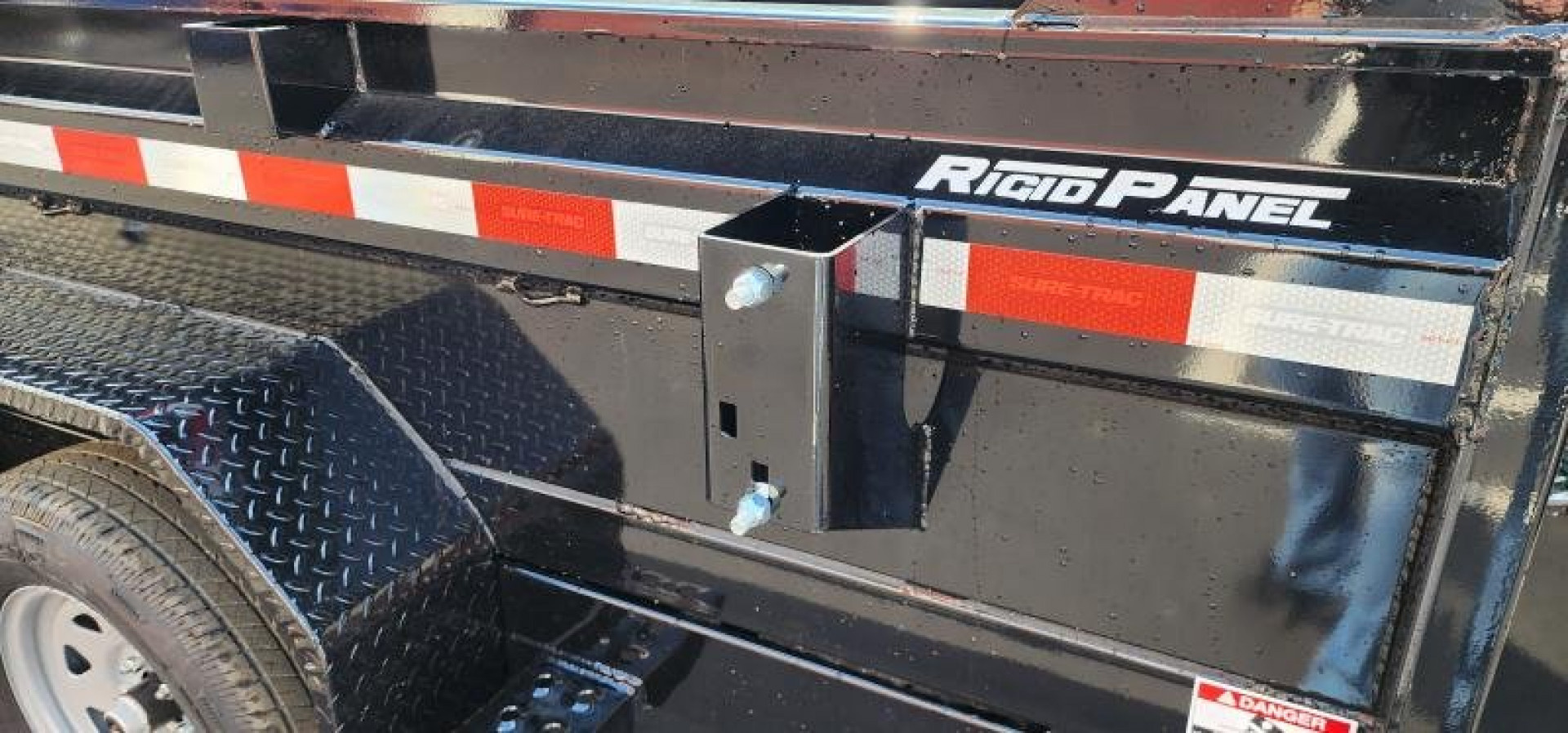 New 6 x 10 Sure-Trac Low-Pro Single Ram Dump Trailer 7k **w/Ramps & Stab Jacks