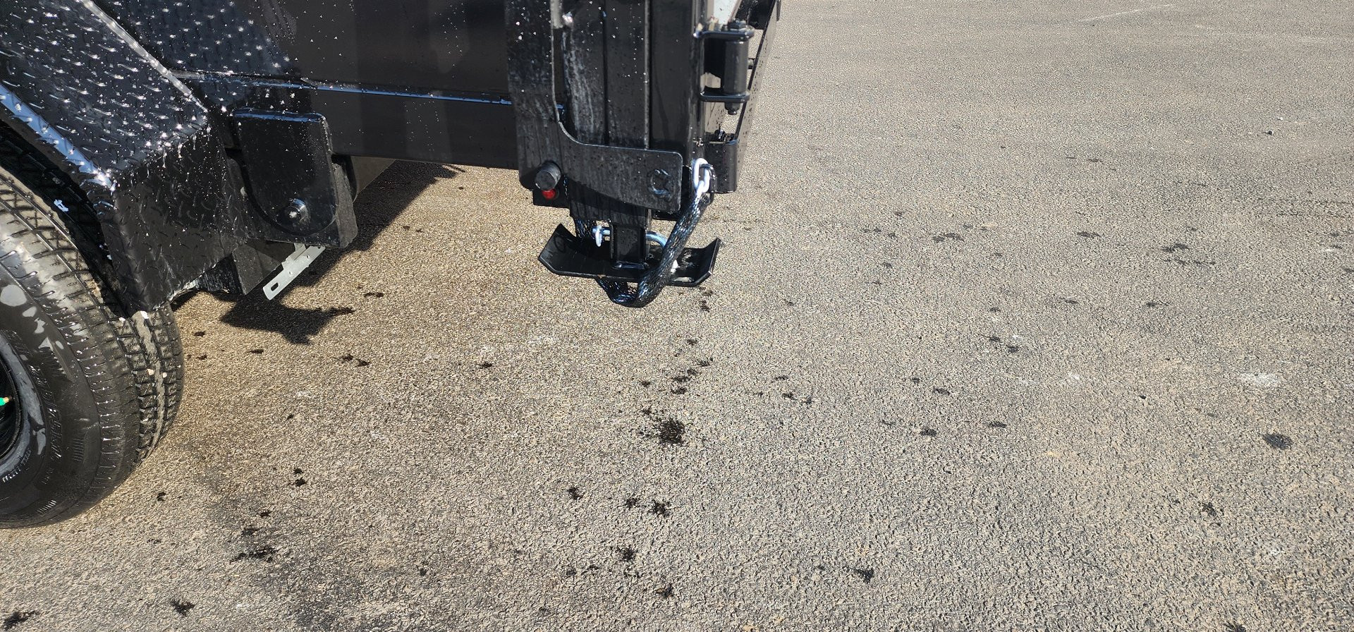 New 6 x 10 Sure-Trac Low-Pro Single Ram Dump Trailer 7k **w/Ramps & Stab Jacks