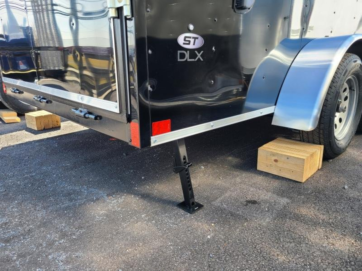 New 7 x 16 Look ST DLX V-Nose Cargo Trailer, 7k GVWR ***Charcoal w/Black Out Pkg, 6" Extra Height, Ramp Door, Stab Jacks