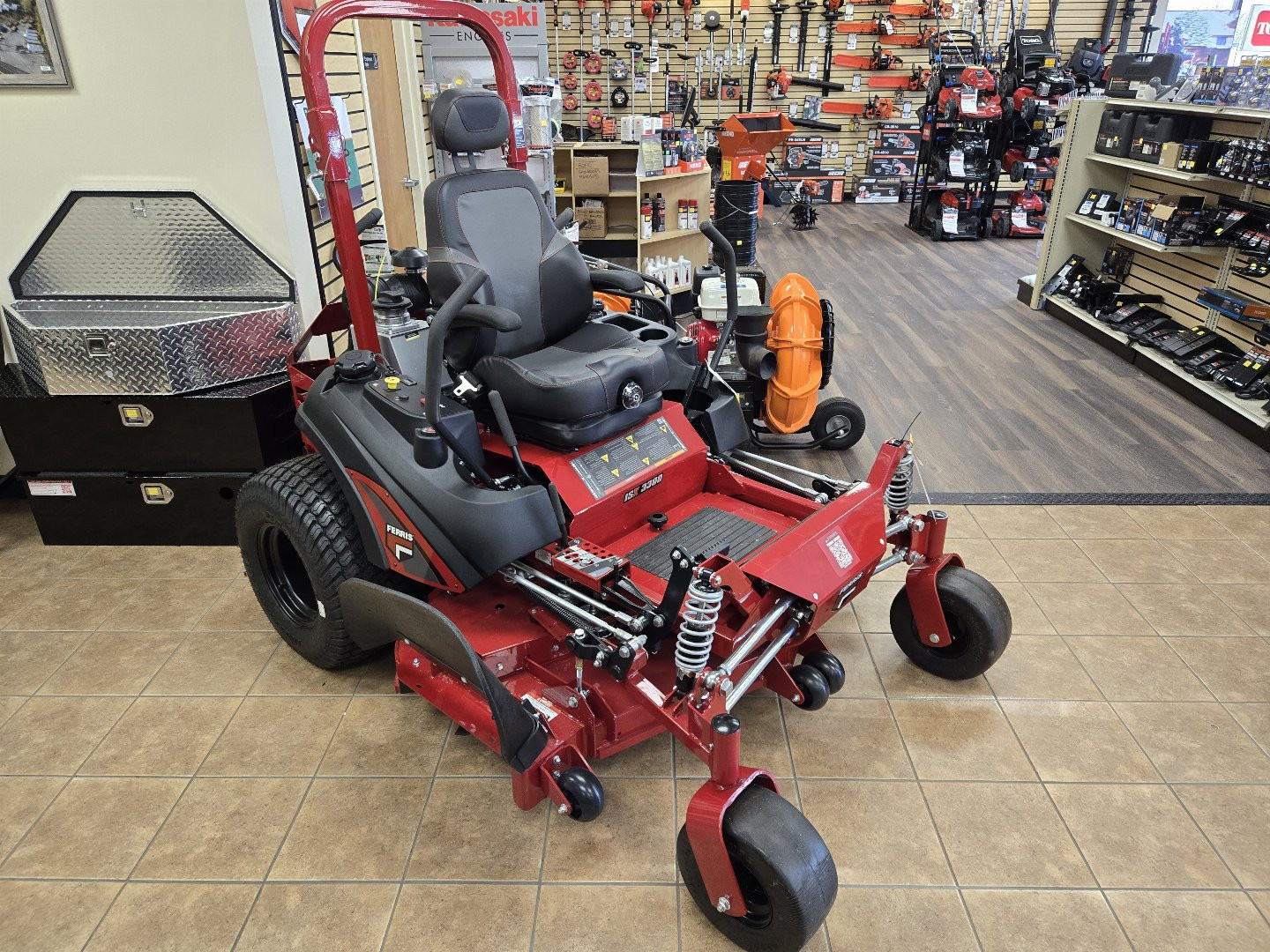 New FERRIS 60" ISX 3300 Commercial Zero Turn Mower, 40 HP Vanguard Big Block EFI w/Oil Guard, ICD+ Deck