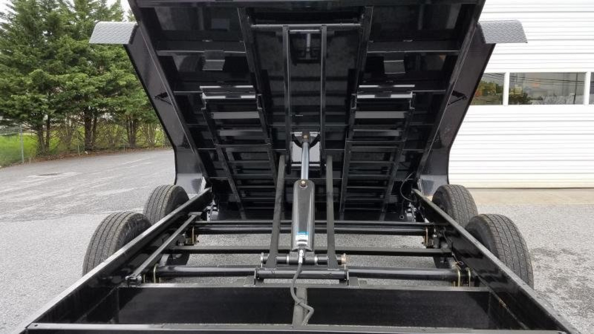 New 7 x 14 Sure-Trac HD Low Pro Scissor Hoist Dump Trailer 14k GVWR w/ Tarp Kit Installed & 110v Batt. Charger