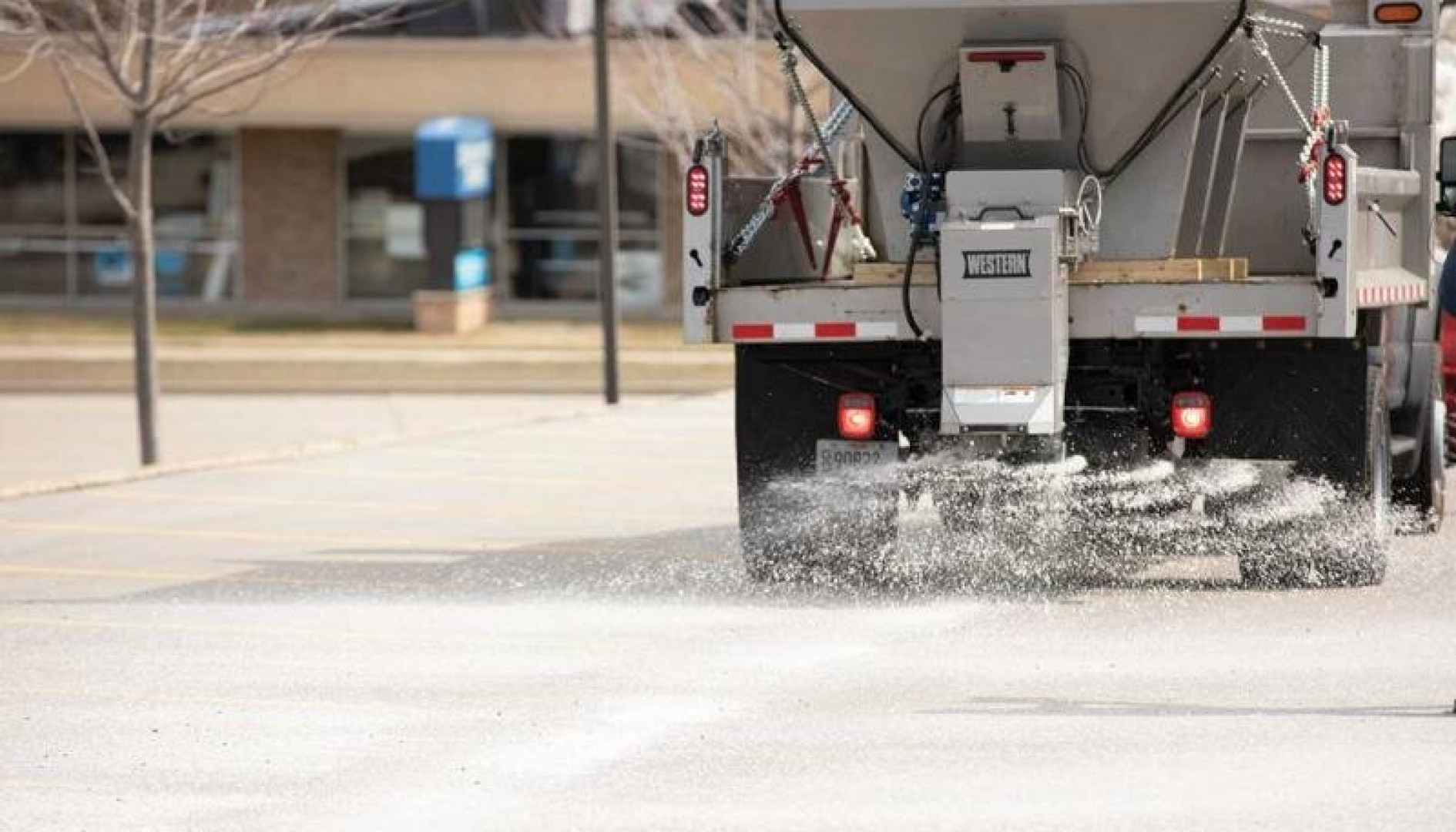 New Western 2.2 CY Marauder Stainless Steel Hopper Spreader w/Pintle Chain Conveyor