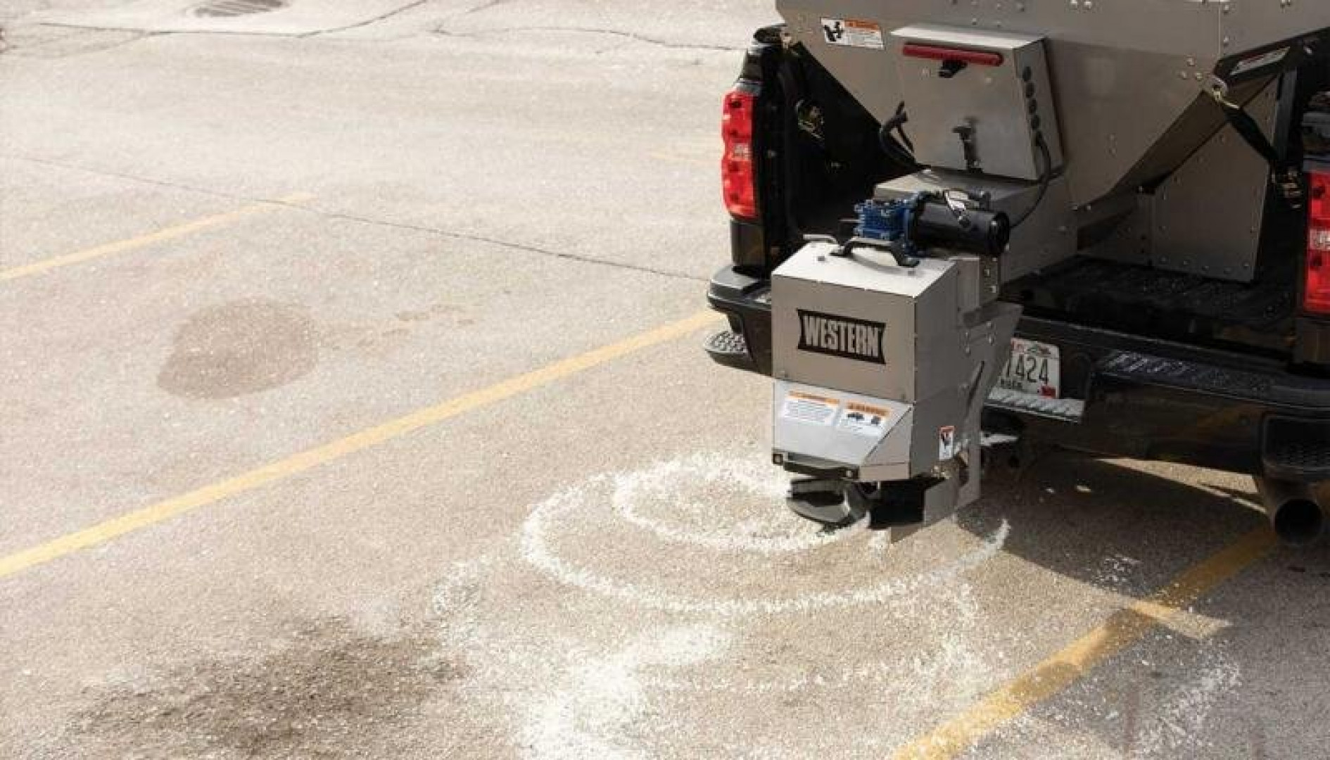 New Western 2.2 CY Marauder Stainless Steel Hopper Spreader w/Pintle Chain Conveyor